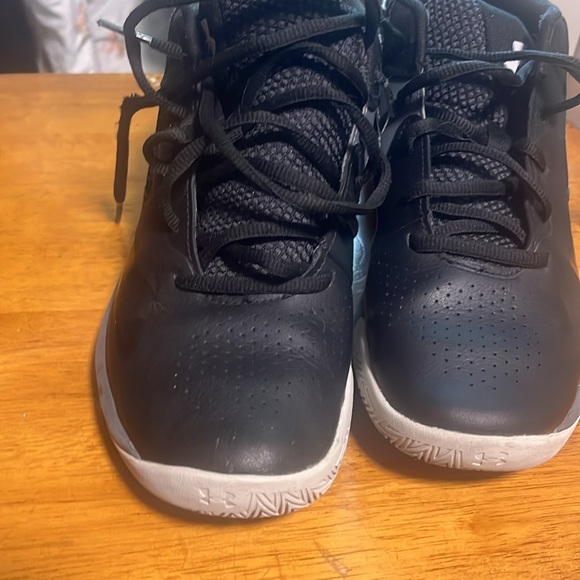 Under Armour boys sneakers size 5 - Picture 3 of 3